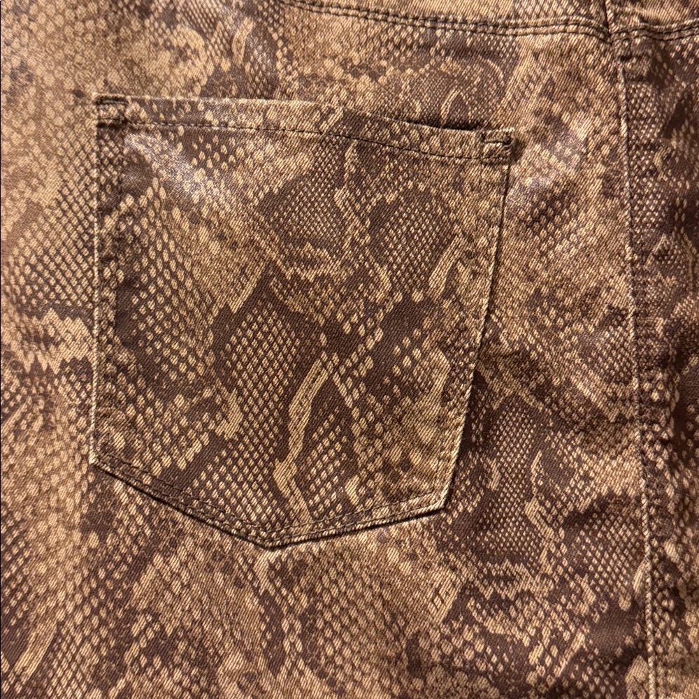 White House Black Market Print Coated Boot Skirt Viper Ravine Stretch Sz 6 - Picture 6 of 14